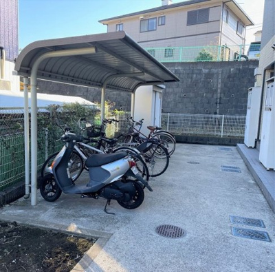 【その他】 | レオパレスパピヨンＡ | 屋根付き駐輪場完備
