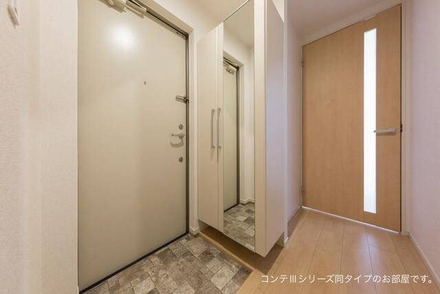 ヒカルサ大宮三橋の玄関