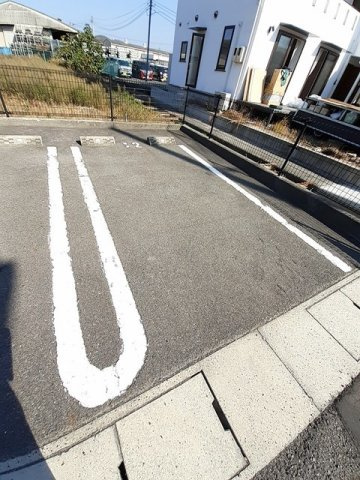 スマイリー乙多見Ｃの駐車場