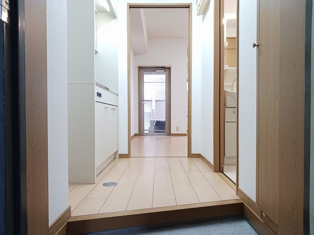 クレスト呉服町の玄関