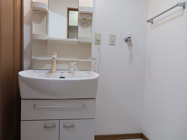 クレスト呉服町の洗面所