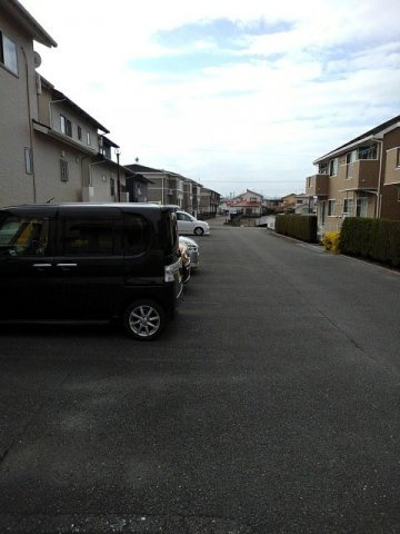ニューアビテＢの駐車場