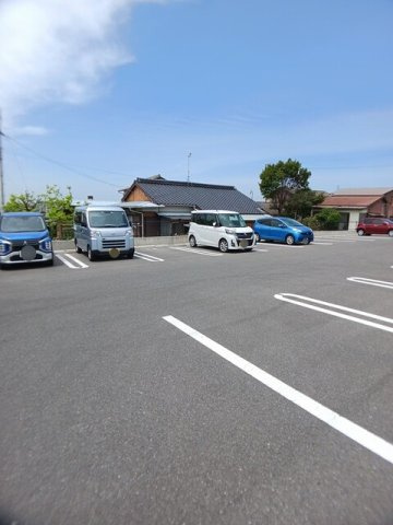 ルミナーレ　Ⅱの駐車場