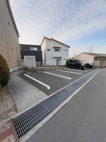 メゾン・ド・ジェルメの駐車場