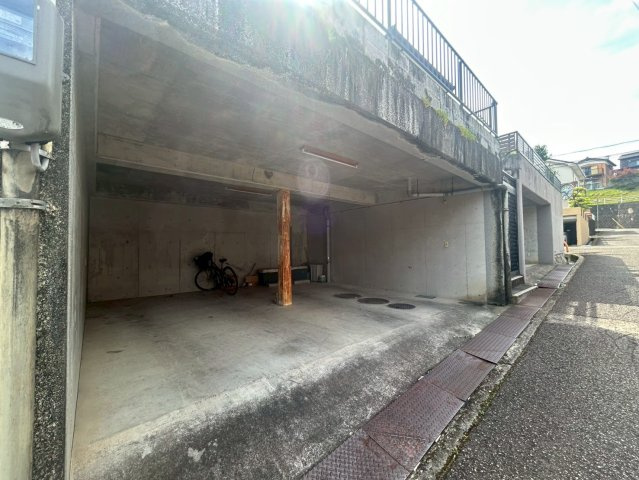 観音台戸建て(オーナーチェンジ）の駐車場
