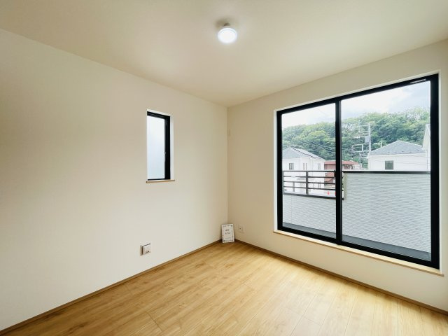 『八王子市新築戸建て』八王子市弐分方町724-5【仲介手数料無料】　１０期の洋室|～仲介手数料無料☆八王子ひなた不動産～八王子市弐分方町　新築戸建て