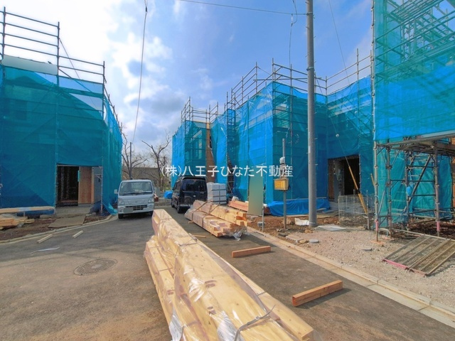 『八王子市新築戸建て』八王子市弐分方町724-5【仲介手数料無料】　１０期の前面道路含む現地写真|～仲介手数料無料☆八王子ひなた不動産～八王子市弐分方町　新築戸建て