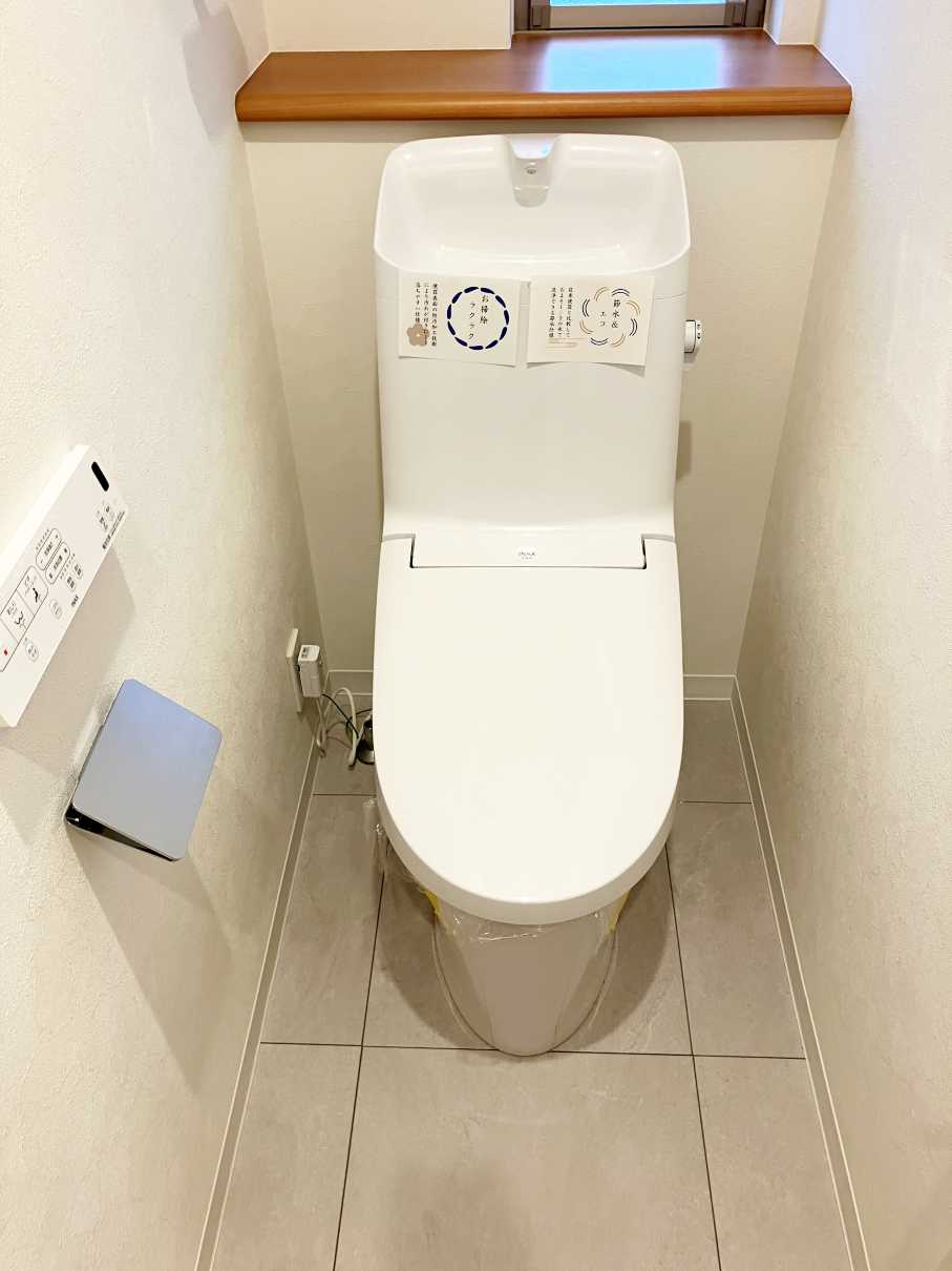 越谷市弥栄町三丁目戸建のトイレ