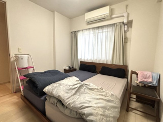 【洋室】 | Ｄ’グラフォートレイクタウンⅢ棟Ｇ館 | 6帖の主寝室は部屋の形もよく、ベッドや机のレイアウトもしやすいです。
