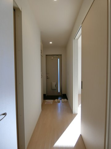 グルージャの玄関|イメージ101号室の写真（反転あり）