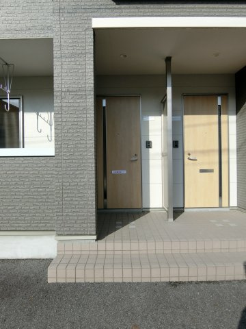 グルージャの玄関|イメージ101号室の写真（反転あり）