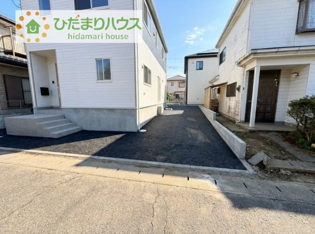 【駐車場】 | 取手市宮和田第9　新築戸建　2号棟 | ゆったりとしたカースペースで、ファミリーカーや軽自動車もラクラク駐車出来ますね♪
