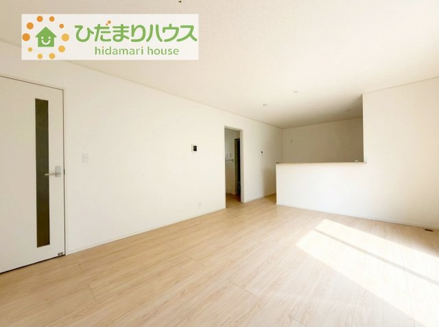 【居間・リビング】 | 取手市宮和田第9　新築戸建　2号棟 | お子様が元気に遊べる広々としたリビングです！