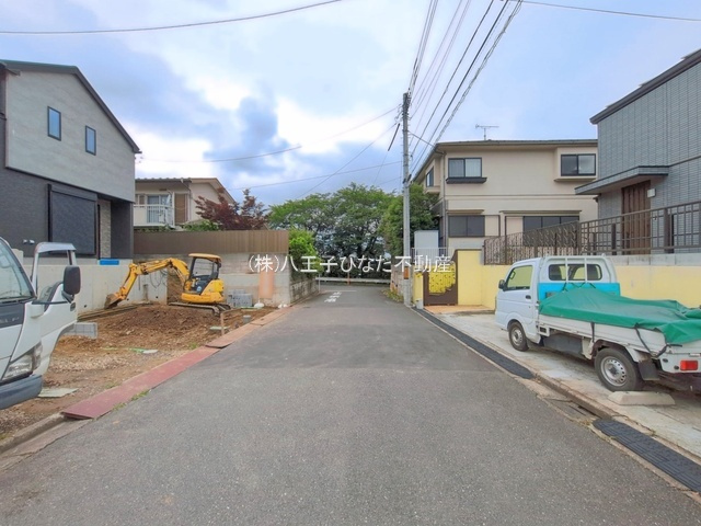 『八王子市新築戸建て』八王子市丸山町13-7【仲介手数料無料】の前面道路含む現地写真|～仲介手数料無料☆八王子ひなた不動産～八王子市丸山町　新築戸建て