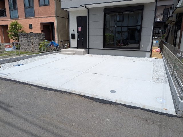 八王子市　楢原町　新築一戸建て　３期の駐車場|～並列2台駐車可能カースペース付き～
