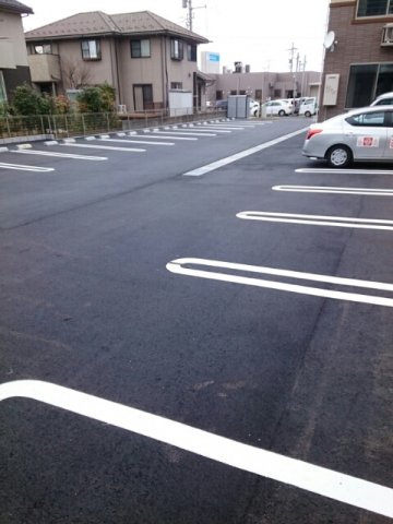 ブランカーサ芝原　Ⅱの駐車場