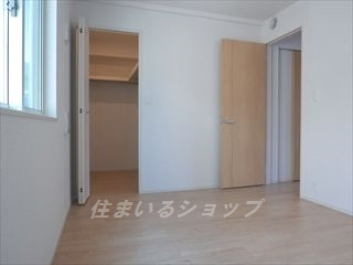 広島市安佐北区深川１丁目のアパートの寝室