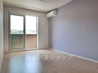 広島市安佐北区深川１丁目のアパートの居間・リビング