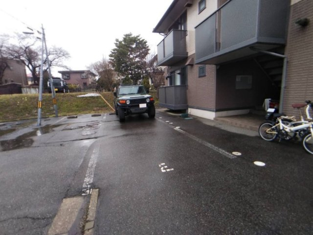 クレーネ東201の駐車場