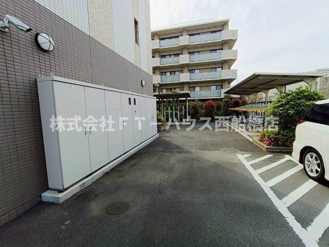 レジディア西船橋の駐車場