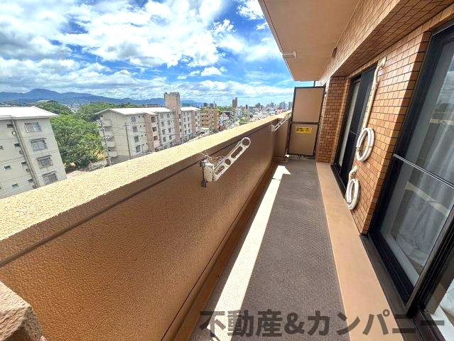 ライオンズガーデン松山紅葉町のバルコニー|暖かな日差しのふりそそぐバルコニー
