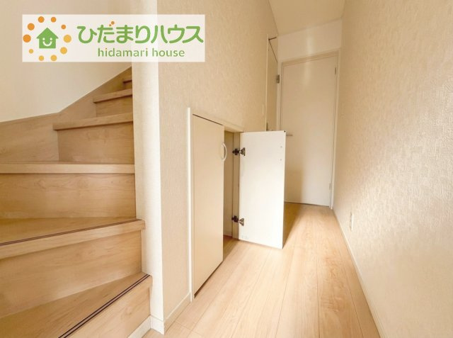 【収納】 | 取手市宮和田第9　新築戸建　1号棟 | 便利な廊下収納があるので掃除機や買いだめする洗面所用品はもちろん、箱買いしたペットボトルまでしまえます(^^)