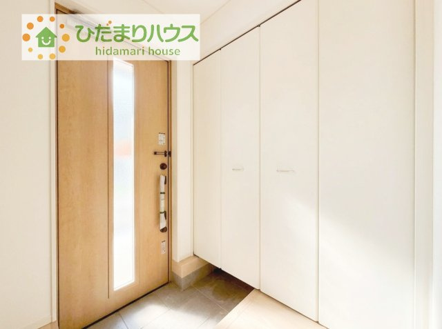 【玄関】 | 取手市宮和田第9　新築戸建　1号棟 | 丁度良い靴箱のサイズ♪これだけあれば家族全員の靴がしまえてスッキリ(^O^)