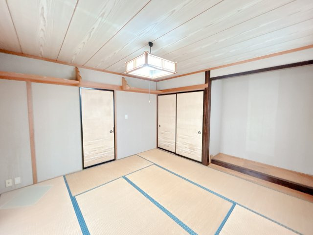 いわき市平赤井字比良3丁目 中古住宅 3LDK 陽当たり良好！ 不動産プラスの洋室|1階和室です。洋室に間取り変更を行います。お天気のいい休日はお部屋の模様がえで気分転換をしてみるのも良さそうですね。