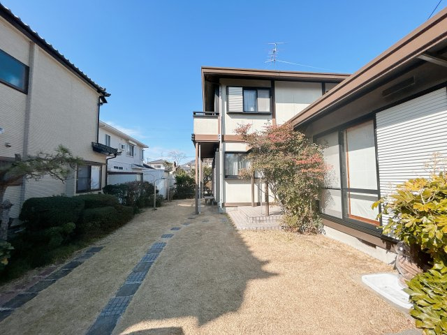 いわき市平赤井字比良3丁目 中古住宅 3LDK 陽当たり良好！ 不動産プラスの庭|庭です。お庭は広々しているので、家族が多くても洗濯干しに困りません。