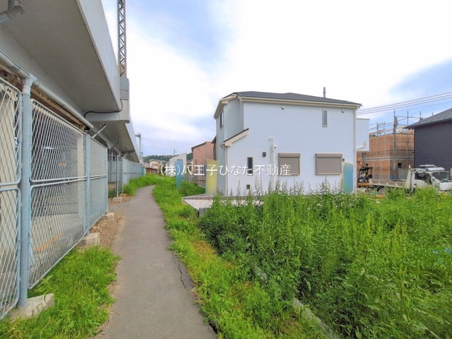祝：成約済み　八王子市　長沼町　新築戸建て　１期の前面道路含む現地写真|～仲介手数料無料☆八王子ひなた不動産～八王子市長沼町　新築戸建て
