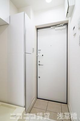 グランクオール綾瀬南の玄関