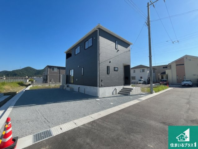 姫路市四郷町山脇　第19期　新築一戸建ての前面道路含む現地写真|周辺は閑静な住宅街！前面道路広々で車の出し入れも便利です。駐車が苦手な方でも安心して車庫入れできます！