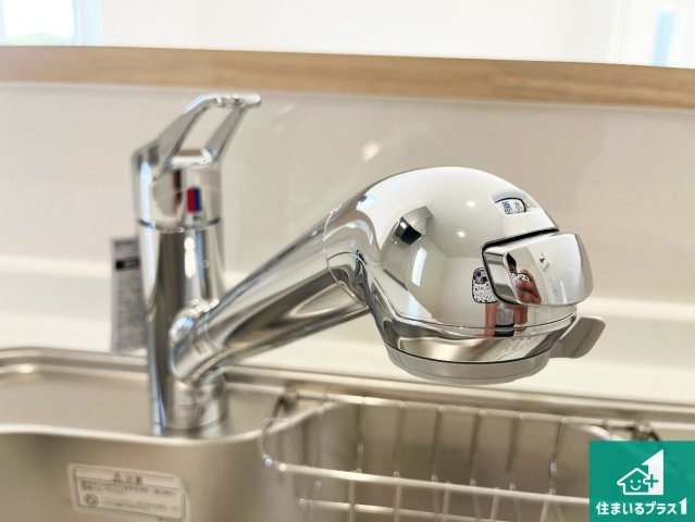 姫路市四郷町山脇　第19期　新築一戸建ての設備|浄水器を内蔵！炊飯時、お茶を作る時に安心してお水を使えます！お湯と冷水、浄水と原水、シャワーの切替えもワンタッチです！
