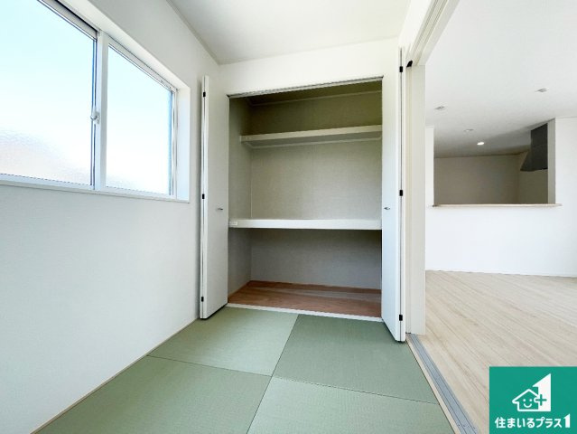 姫路市四郷町山脇　第19期　新築一戸建ての和室|一室あると便利な和室は客間としてだけでなく、小さなお子様のプレイルームや食後のくつろぎスペースとしてもご利用いただけます。収納もついていますので大活躍間違いなし！