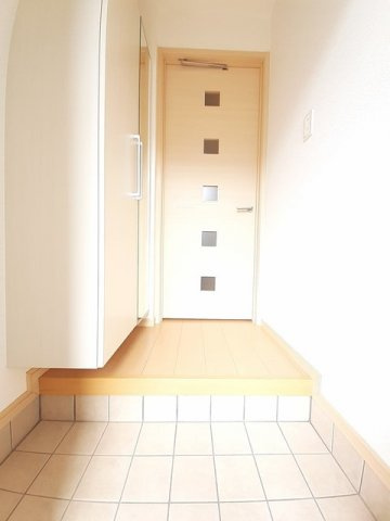 ザ　サニーヴィラ　箸蔵の玄関|明るい玄関です
