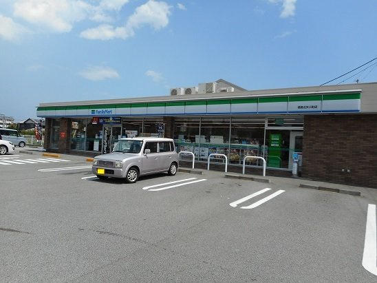 グランディール矢三Ａの周辺|ファミリーマート北矢三店様まで300m