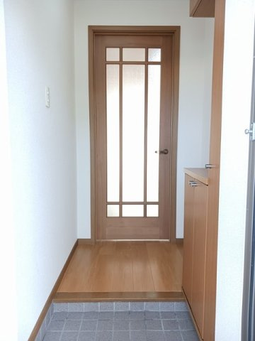 フォンテーヌＡの玄関|収納もある玄関です