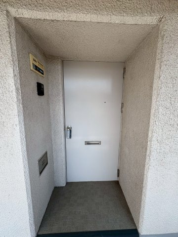 惣町サンハイツの玄関