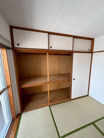 惣町サンハイツの収納