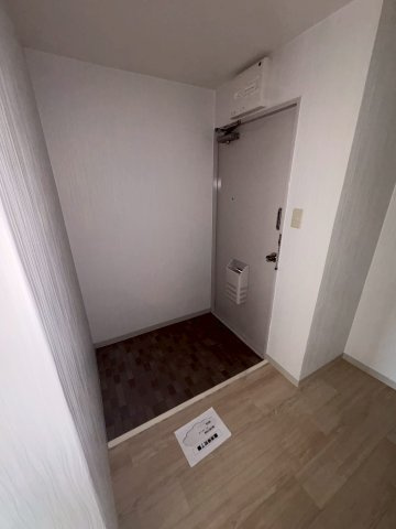 惣町サンハイツの玄関