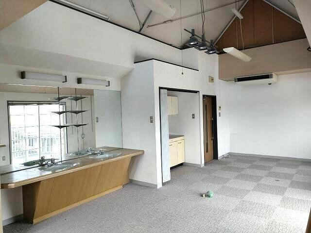 岡山市北区今６丁目の店舗一部のロビー| 