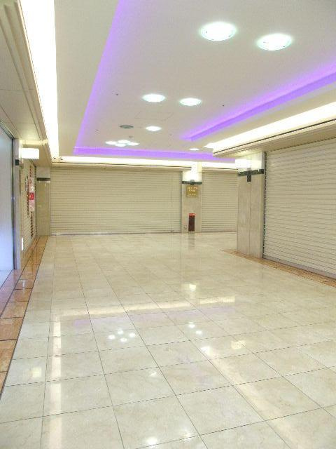 岡山市北区駅元町の店舗一部のロビー| 