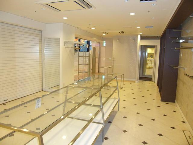 岡山市北区駅元町の店舗一部のロビー| 