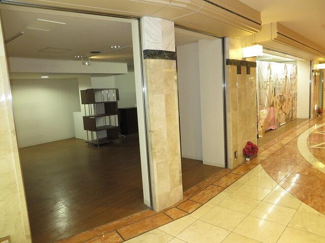岡山市北区駅元町の店舗一部のロビー| 