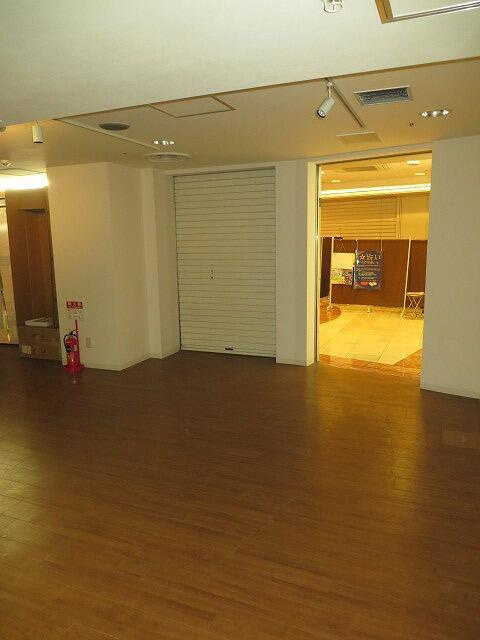 岡山市北区駅元町の店舗一部のロビー| 