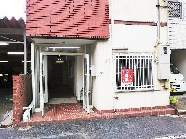 岡山市北区駅前町２丁目の店舗事務所のエントランス| 