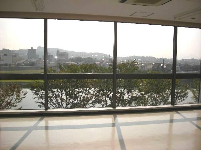 岡山市北区内山下２丁目の事務所の展望|ガラス張りで見晴らし良好♪ 