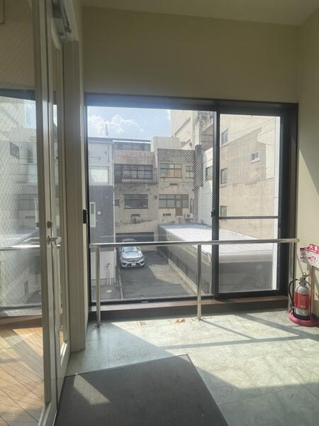 岡山市北区表町１丁目の店舗一部のエントランス| 