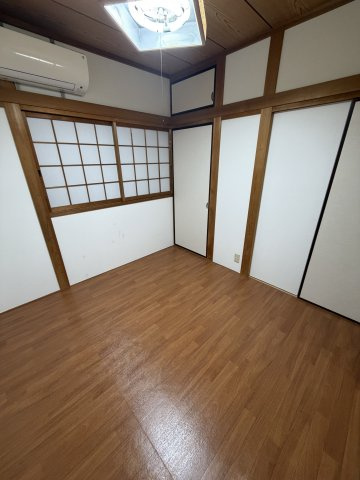 大田町8丁目戸建ての居間・リビング