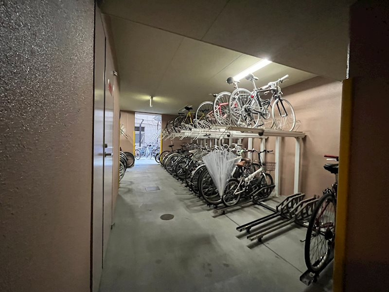 プレサンス本町リアルシティの駐車場